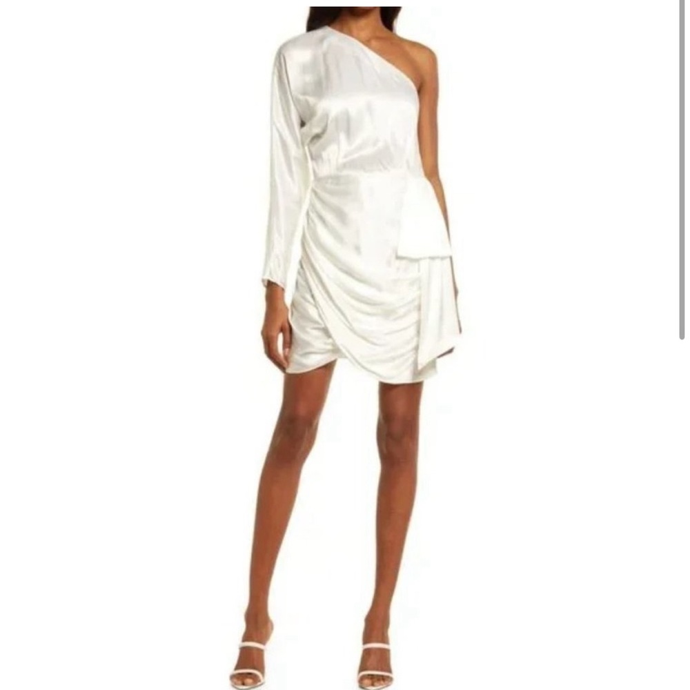 Elliat dress, size M. Saronic Dress.White one shoulder - never worn w tags.